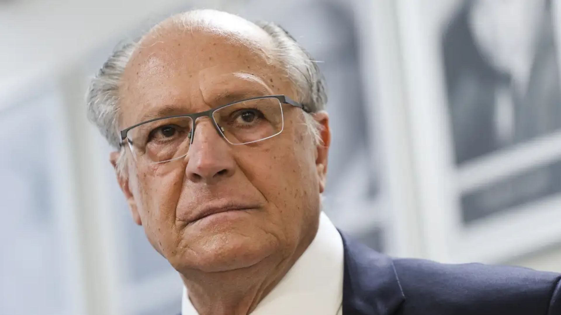 O vice-presidente Geraldo Alckmin se reuniu com Ibaneis Rocha (MDB-DF). Eles pretendem fazer uma reunião com os outros governadores sobre o tarifaço.