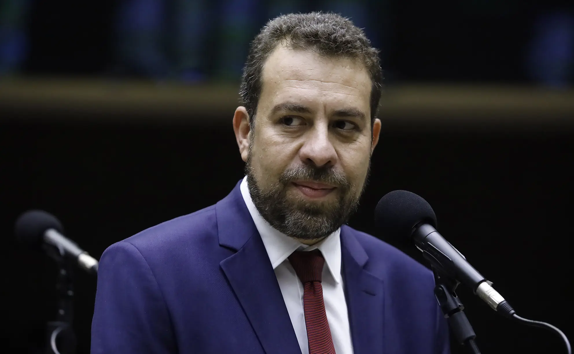 Boulos pede que PF demita Eduardo Bolsonaro do cargo de escrivão