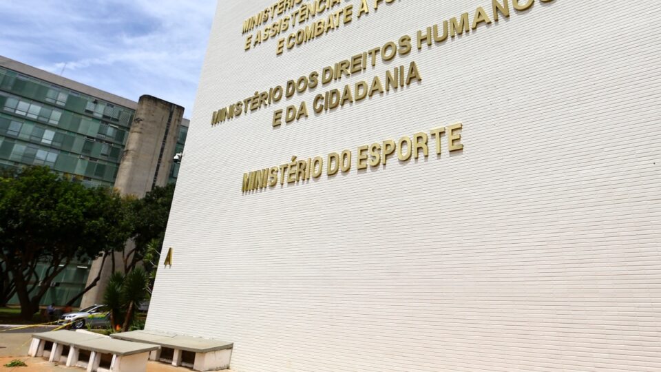 PF mira suspeita de desvio de emendas parlamentares em 3 estados e no DF