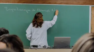 Reajuste a professores do Paraná foi aprovado no primeiro semestre de 2025.