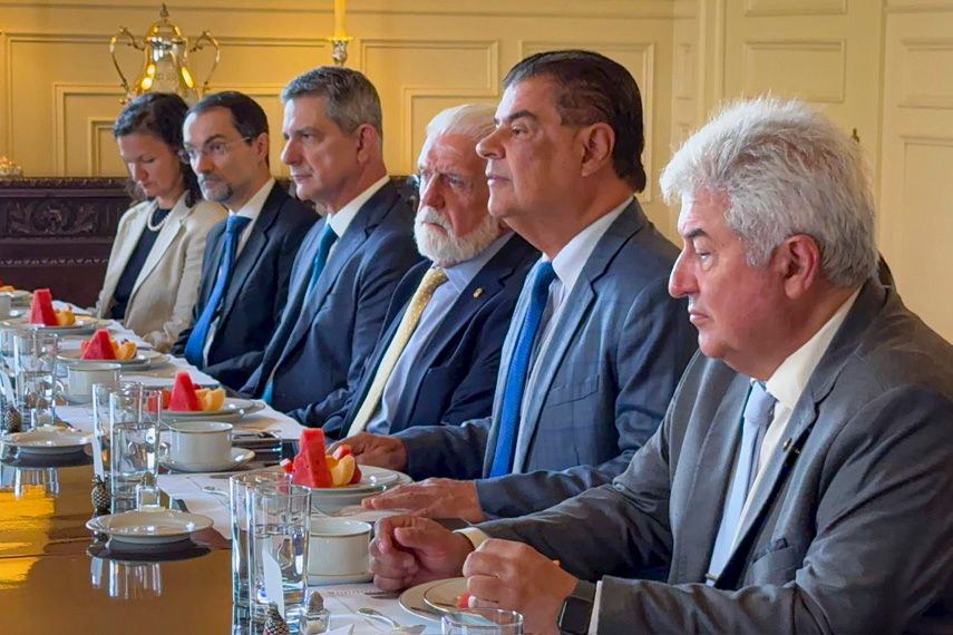 Comitiva de senadores aos EUA já custou R$ 500 mil aos cofres públicos