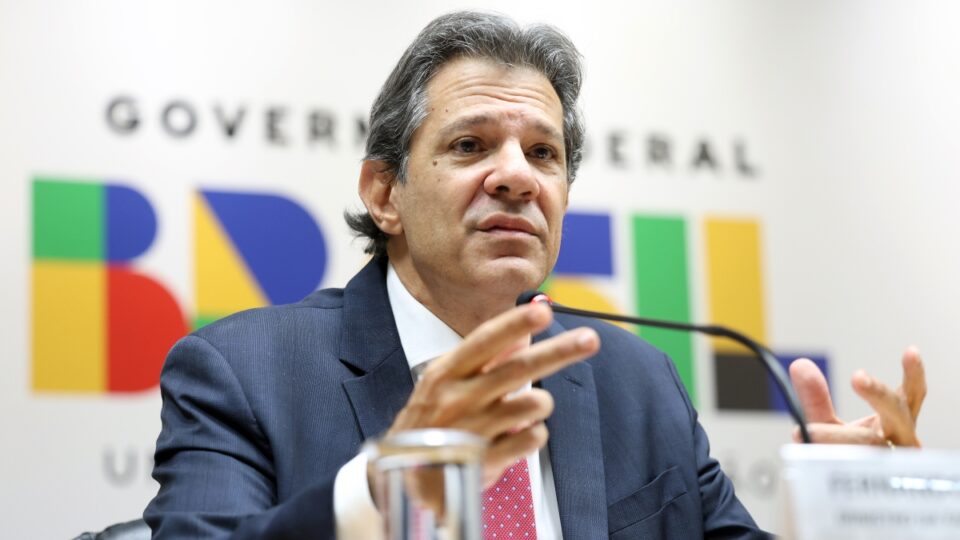 Haddad chama Bolsonaro de “subserviente” e diz que Lula pode conversar com Trump se houver acerto prévio