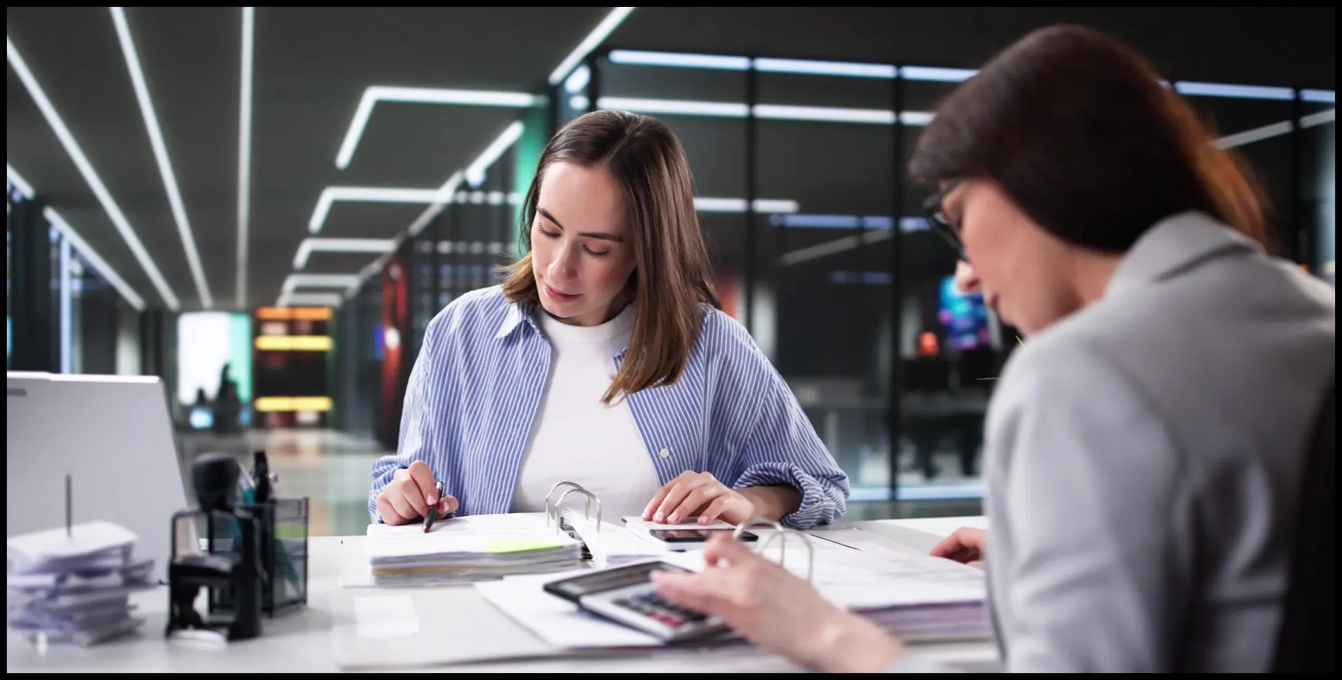 Por trás dos números, a transparência que a sociedade exige. Nosso time tributário trabalhando para que os titulares de cartório tenham contabilidade especializada, compliance mês a mês, tributário eficiente e economia como resultado