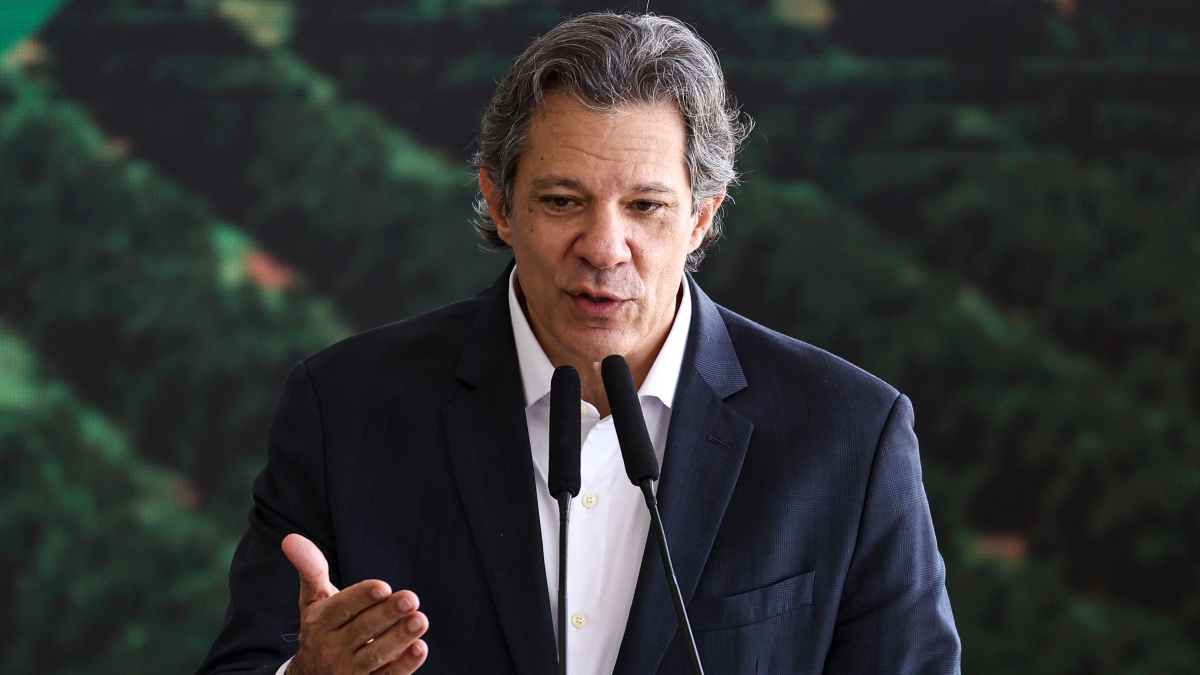 Haddad diz que Lula não falará “I love you” a Trump como Bolsonaro e critica governadores