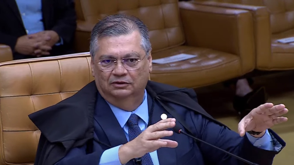 Dino suspende emendas a entidade suspeita de desvios e cita senador do PL