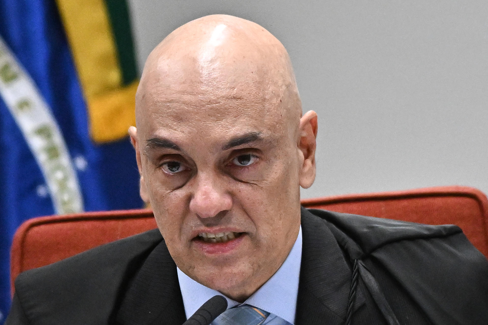 Juristas avaliam que prisão domiciliar de Bolsonaro é abusiva, humilhante e desproporcional