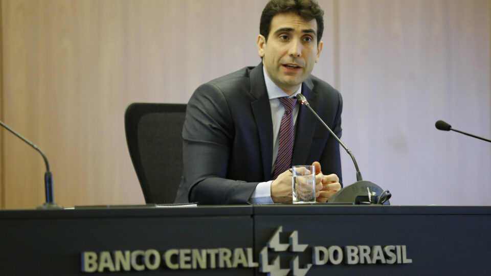 Copom interrompe ciclo de alta e mantém taxa Selic em 15% ao ano