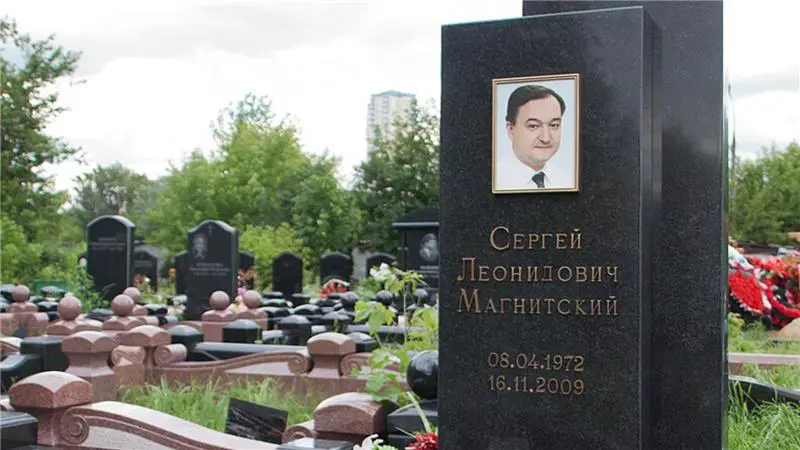 Túmulo de Sergei Magnistsky, em Moscou: advogado e contador morreu na prisão, após sofrer uma série de torturas físicas e psicológicas.
