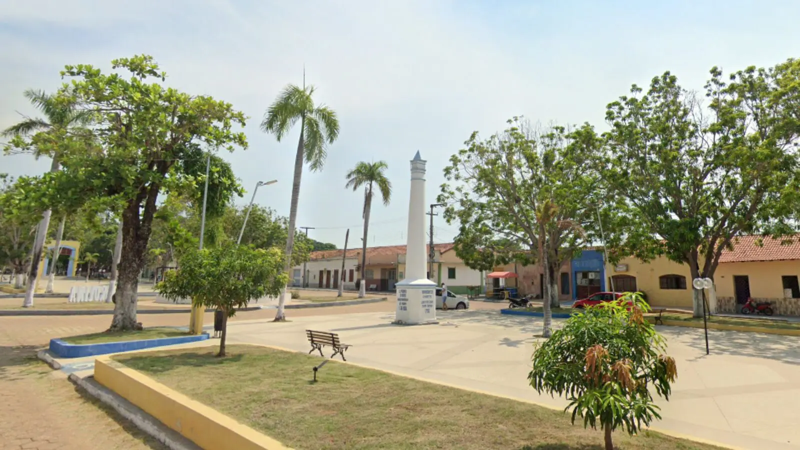 Obelisco lembra Tiradentes no centro de Carolina