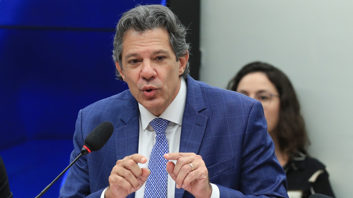 Ministro criticou que “força interna” está trabalhando “contra os interesses” do Brasil, o que fragiliza o país no exterior.