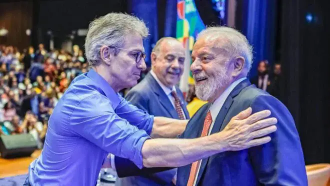 Zema acusa Lula de isolar o Brasil e provocar o tarifaço dos EUA.