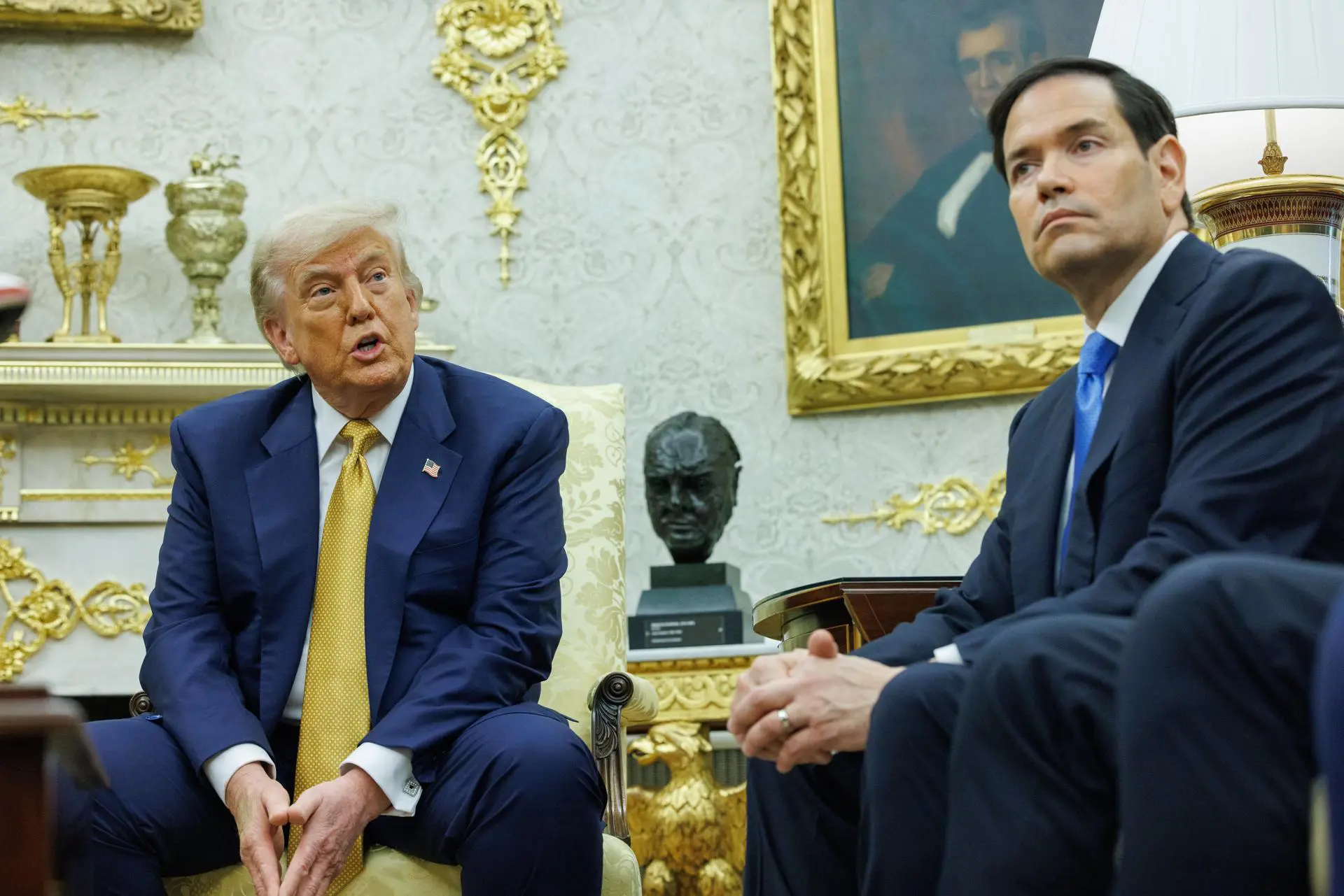 Sanções de Trump ao Brasil podem escalar para novas tarifas, embargos e crise diplomática.