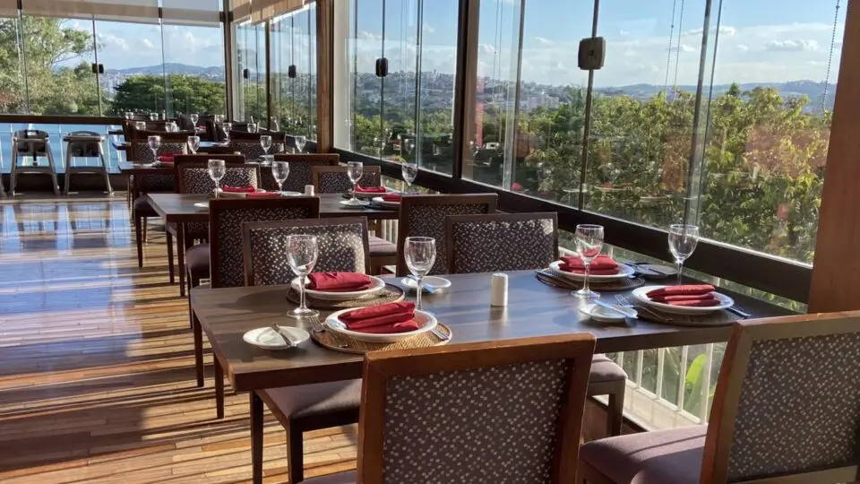 Sabor que encanta, ambiente que acolhe. Viva a experiência gastronômica do Bourbon Atibaia, onde cada refeição é um momento especial.