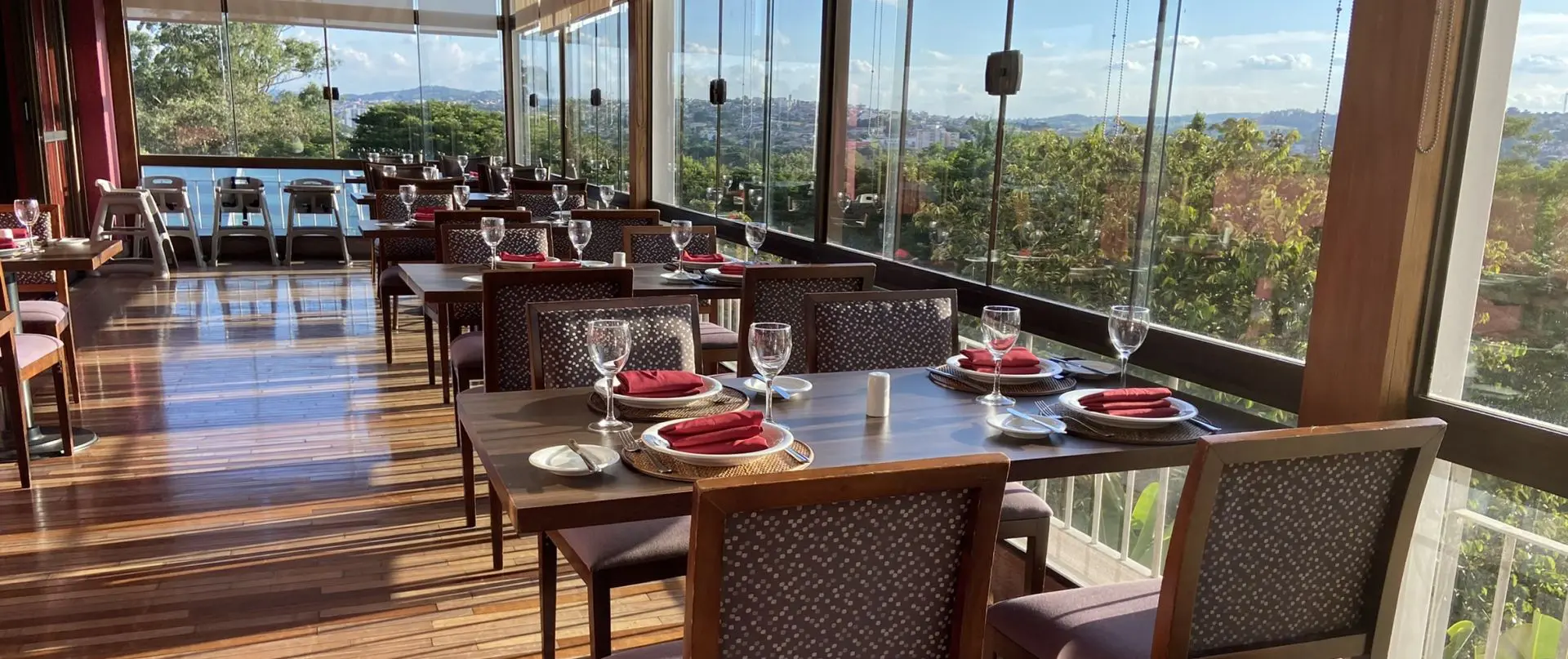 Sabor que encanta, ambiente que acolhe. Viva a experiência gastronômica do Bourbon Atibaia, onde cada refeição é um momento especial.