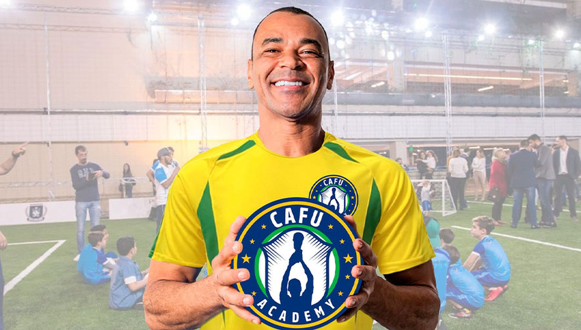 Ele ergueu a taça do penta e agora inspira novas gerações no Cafu Camp. Um craque dentro e fora de campo!