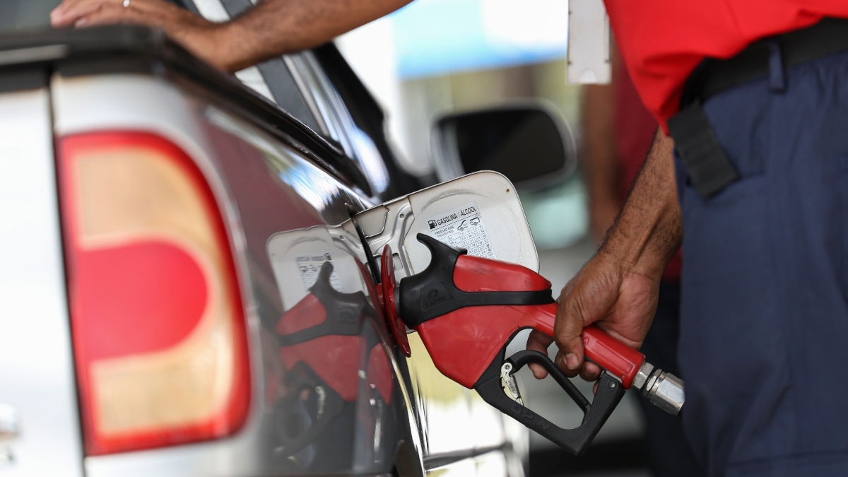 Mistura do etanol na gasolina sobe para 30% e governo estima redução de R$ 0,11 por litro