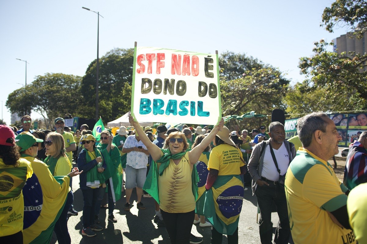 Manifestantes em Brasília pedem impeachment de Moraes e Lula, em 3 de agosto de 2025