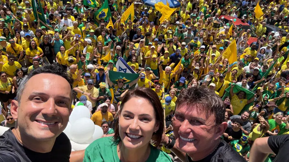 Michelle liderou ato em Belém