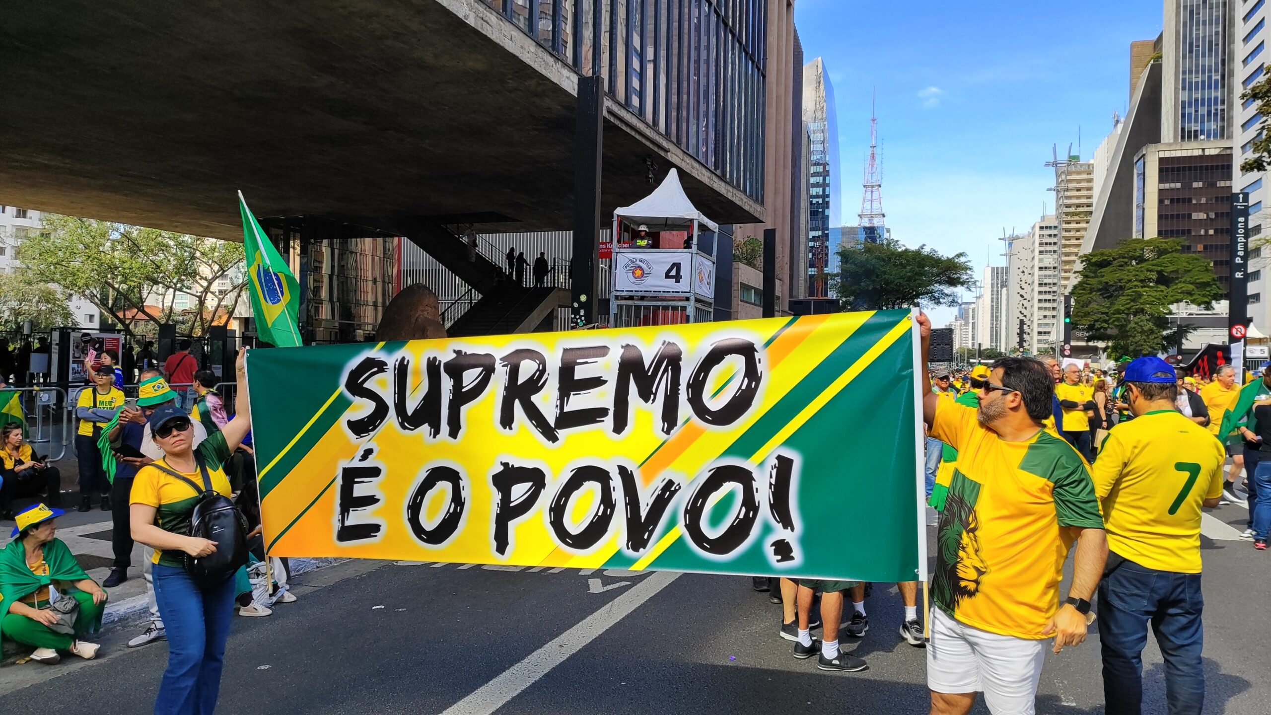 STF é alvo das críticas durante protestos nas capitais.