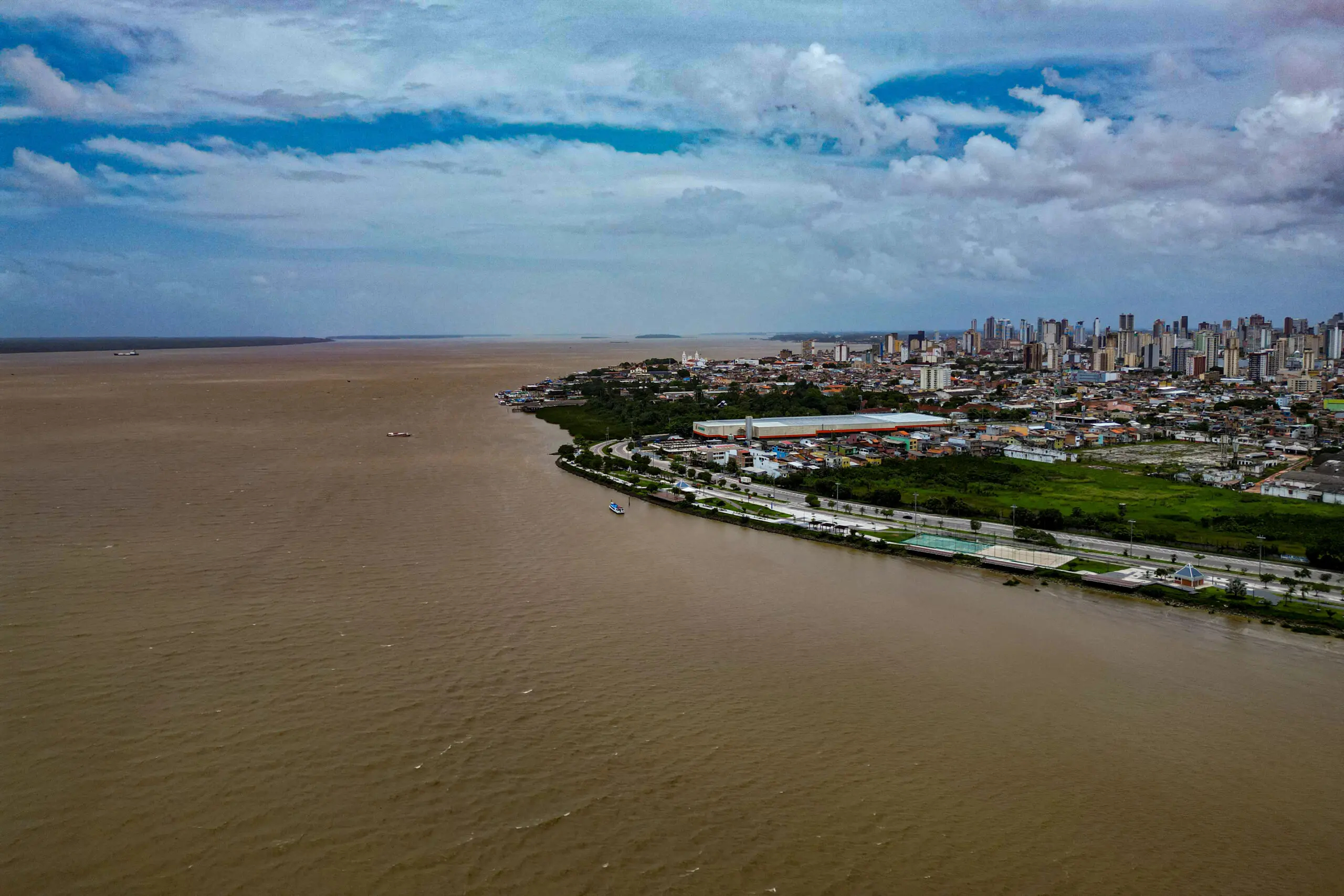 Governo aceita gastar R$ 260 milhões com navios de luxo para cobrir rombo de leitos para COP 30
