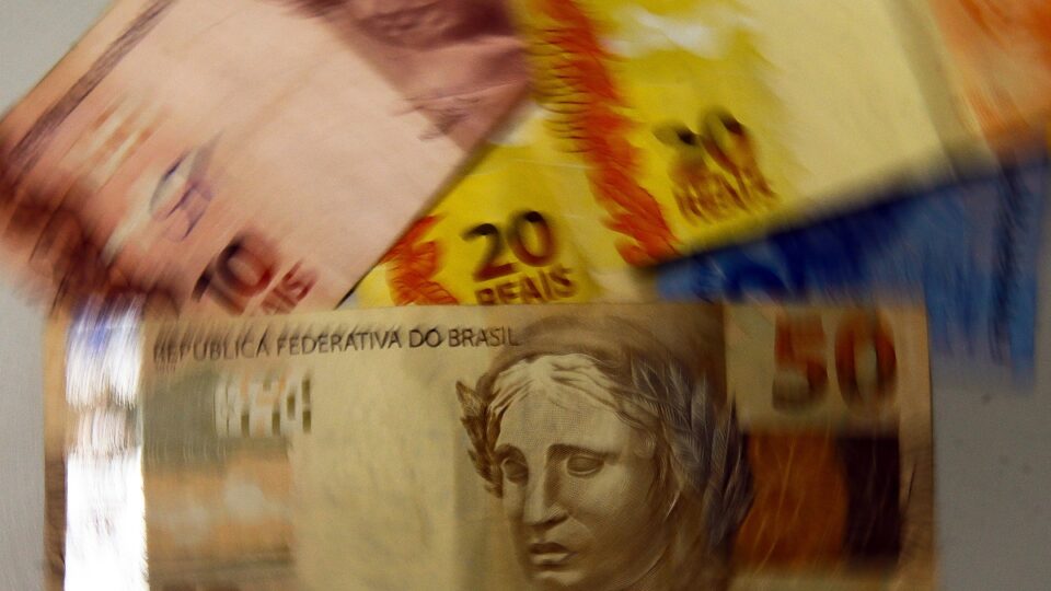 Banco Central diz que tarifaço de Trump exige cautela ao justificar juros a 15%