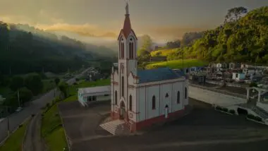 Com 277 idosos para cada 100 crianças, Coqueiro Baixo (RS) lidera ranking nacional de envelhecimento.