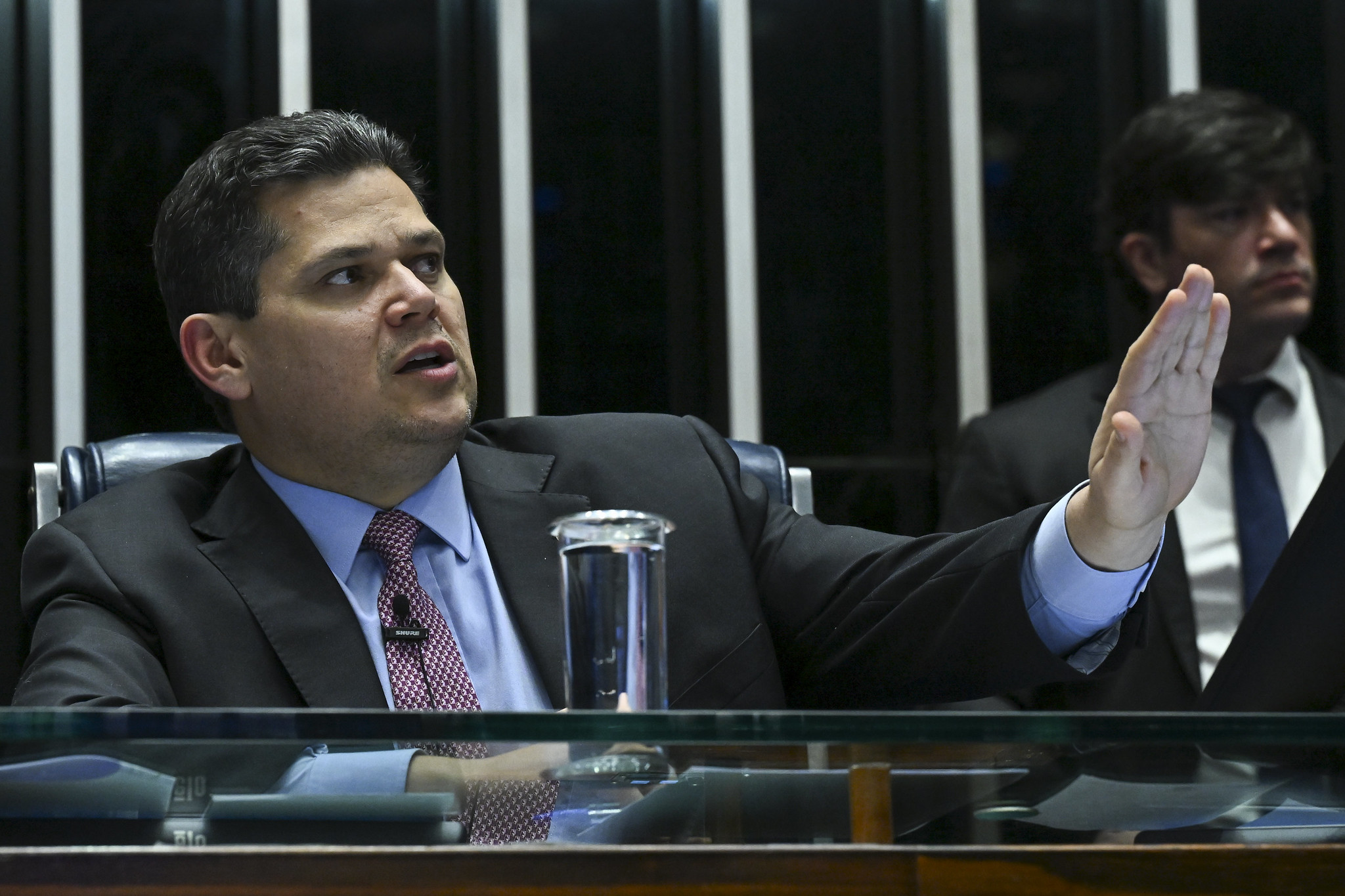 Alcolumbre pediu bom senso aos parlamentares e disse que a ocupação das Mesas da Câmara e do Senado pela oposição é uma medida arbitrária.