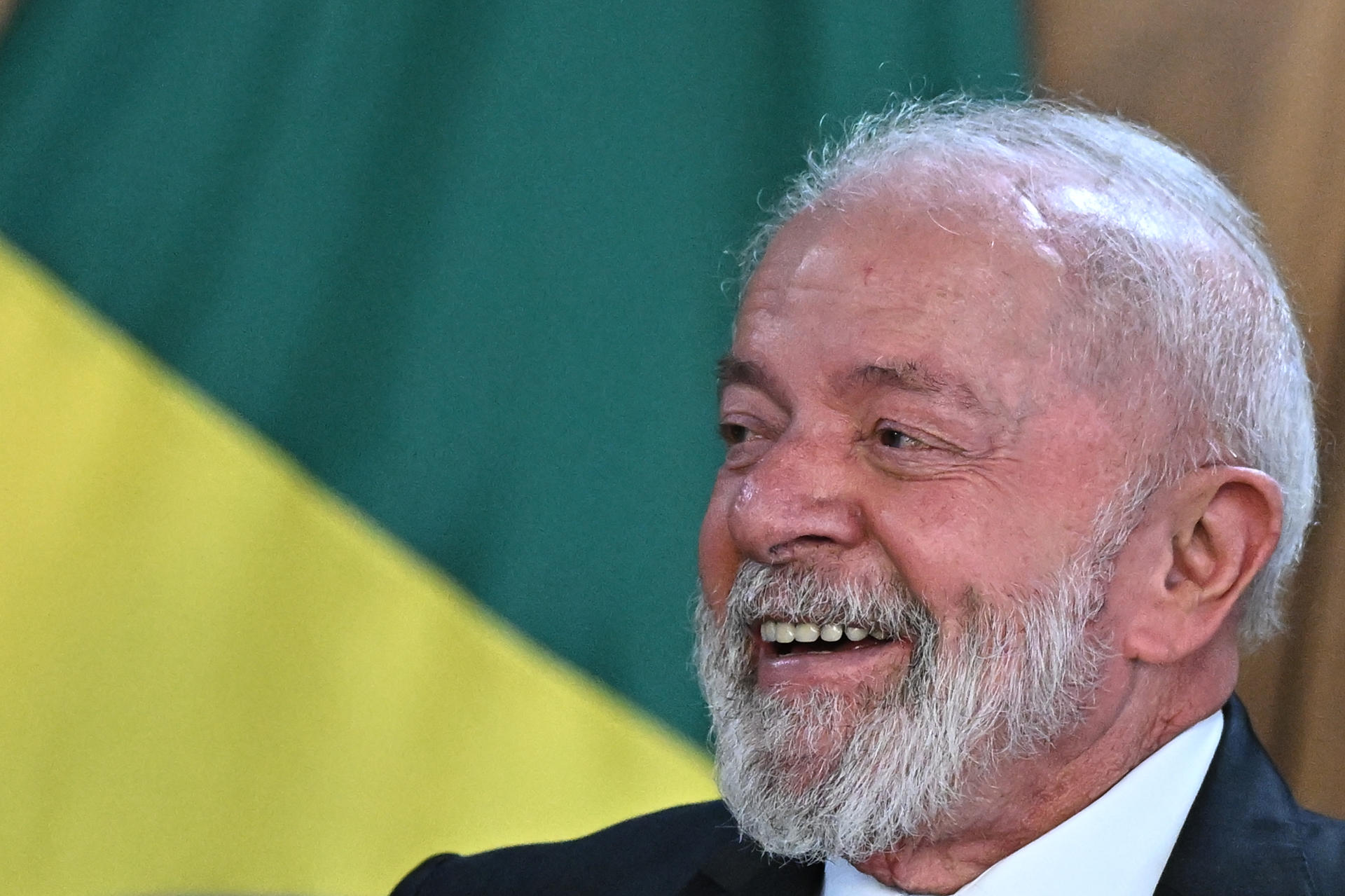 Lula afirmou que desafio do terceiro mandato é “fazer mais” pelo país, por isso pretende ficar “cada vez mais esquerdista e mais socialista”.