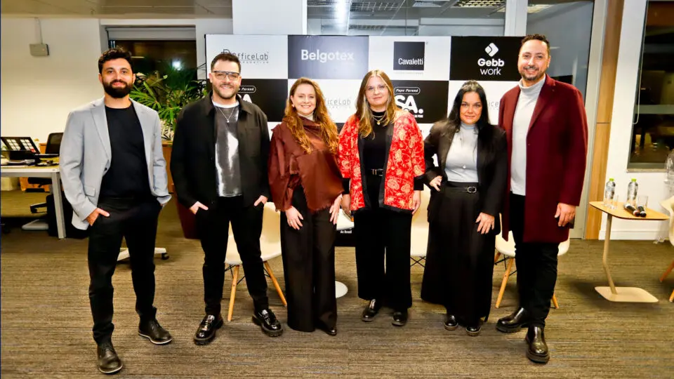 Da esquerda para direita: Victor Tavares, Diego Miranda Leite, Sharon Abdalla, Érika Poleto, Vanessa Neves e Zeh Pantarolli participaram da conversa na Gazeta do Povo