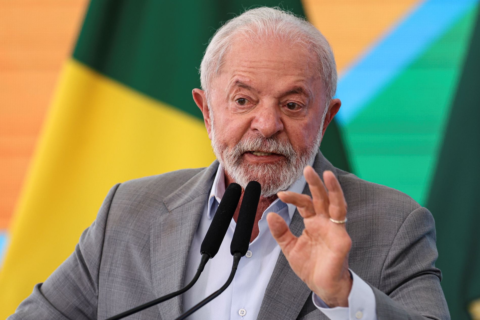 Lula manda recado a big techs, diz não ter “nada contra” Trump, mas critica “atitudes antipolíticas”.