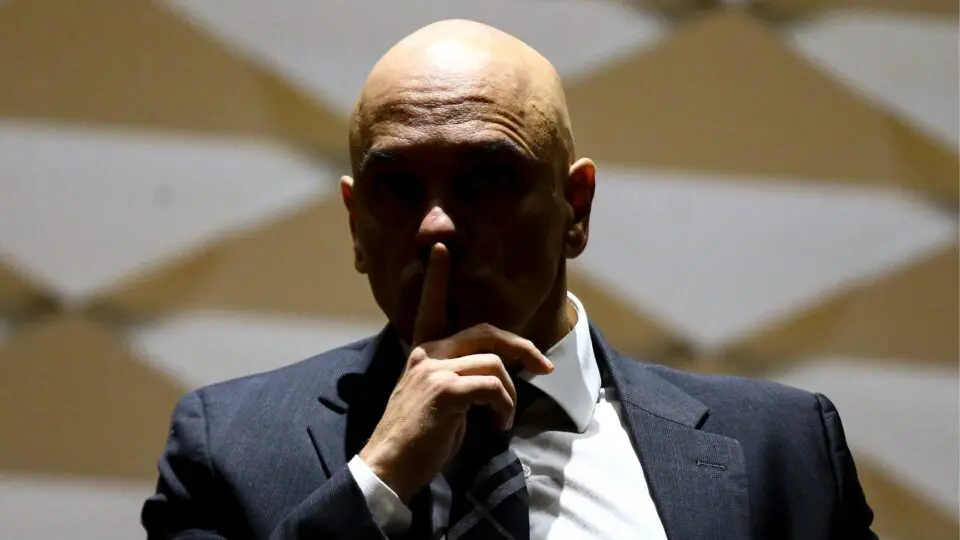 O ministro Alexandre de Moraes vem sendo apontado como figura central na politização do STF