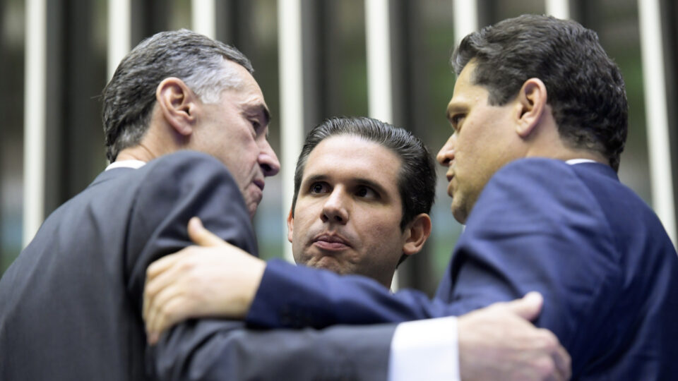 O cabo de guerra entre os Poderes no Brasil