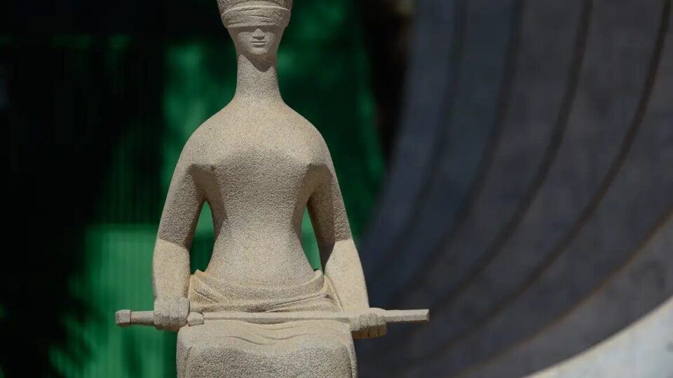 Crises e censura: um breve resumo da história recente do Brasil