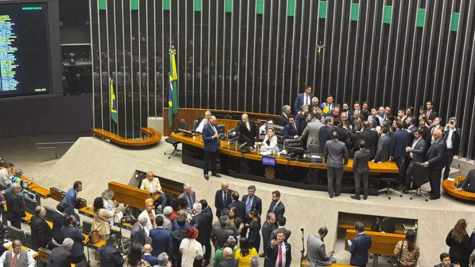 Oposição pode buscar brechas regimentais para manter viva a anistia do 8 de janeiro