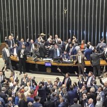 PEC do fim do foro privilegiado pode ser votada após obstrução que paralisou o Congresso.