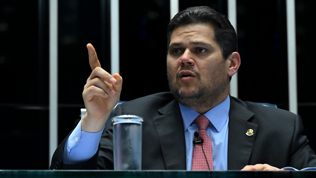 Alcolumbre critica ocupação do Senado pela oposição, mas já usou tática semelhante em 2019