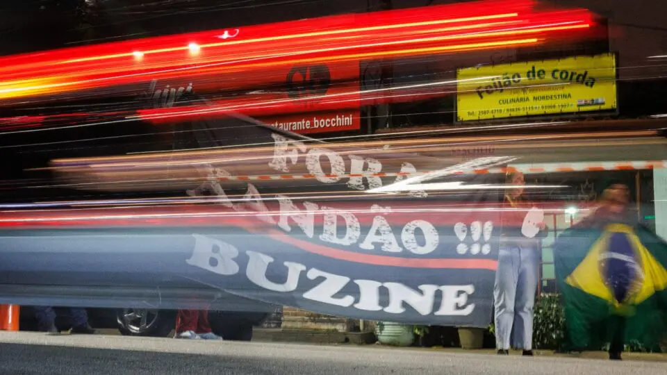 Manifestantes pedem impeachment de Alexandre de Moraes em frente ao Consulado dos Estados Unidos em São Paulo: quase três quartos da bancada do agro no Senado é favorável ao impedimento do ministro do STF.