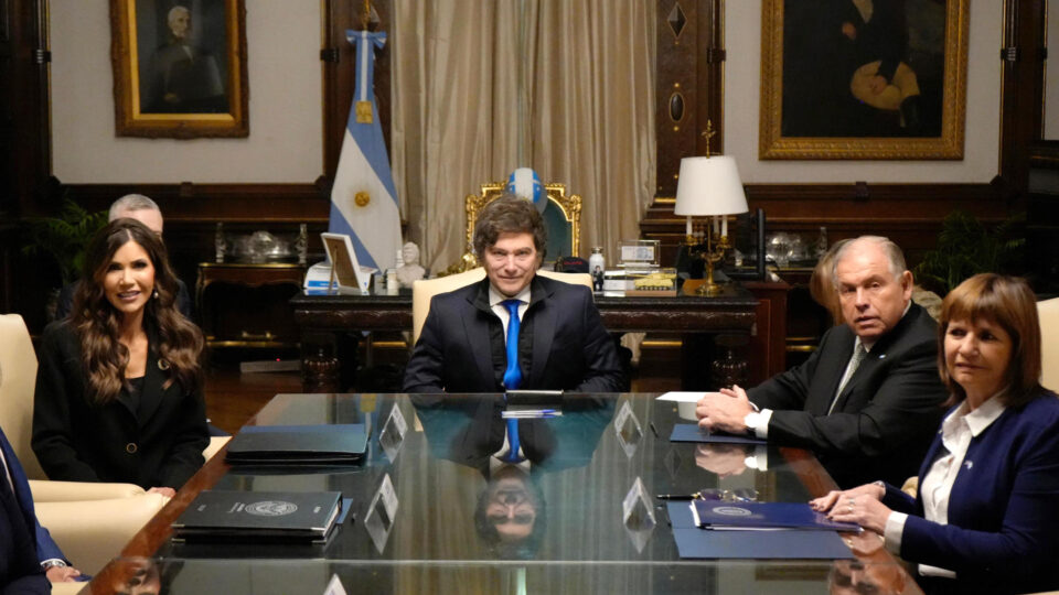 Como o visto americano se tornou uma estratégia de negociação – e punição – para o governo Trump