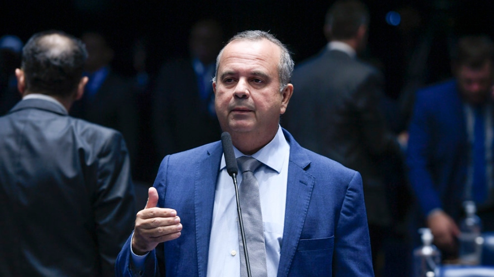 Senadores da oposição fazem acordo e encerram ocupação da mesa diretora