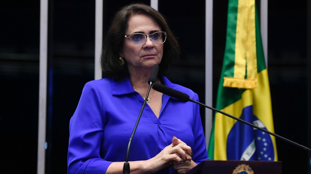 Damares pede desculpas ao PT por não ter acreditado nas críticas a Moraes durante a sabatina de 2017