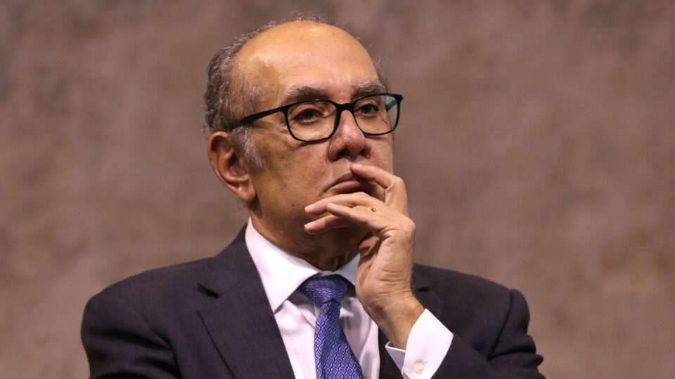 Gilmar Mendes se distancia de Bolsonaro e critica aplicação da Magnitsky contra Moraes