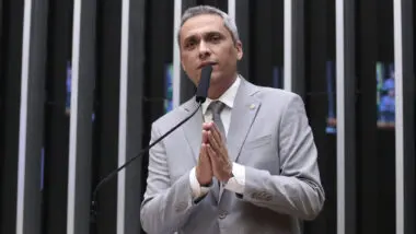 Moraes nega pedido de Gustavo Gayer para visitar Bolsonaro em prisão domiciliar