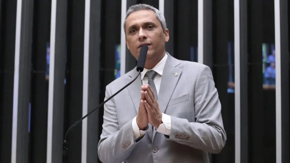 Moraes nega pedido de Gustavo Gayer para visitar Bolsonaro em prisão domiciliar