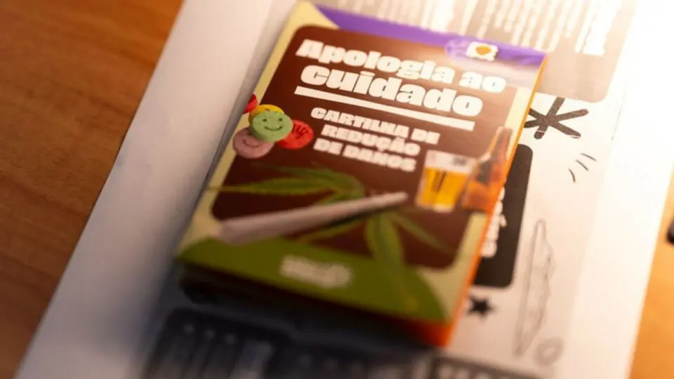 Veradores repudiam cartilha e afirmam que ela faz apologia ao uso de drogas