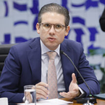 Motta envia pedido de suspensão de deputados à Corregedoria