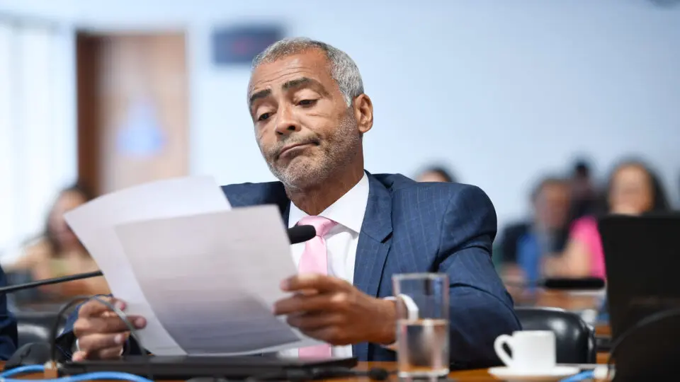 Romário reage à pressão por impeachment de Moraes