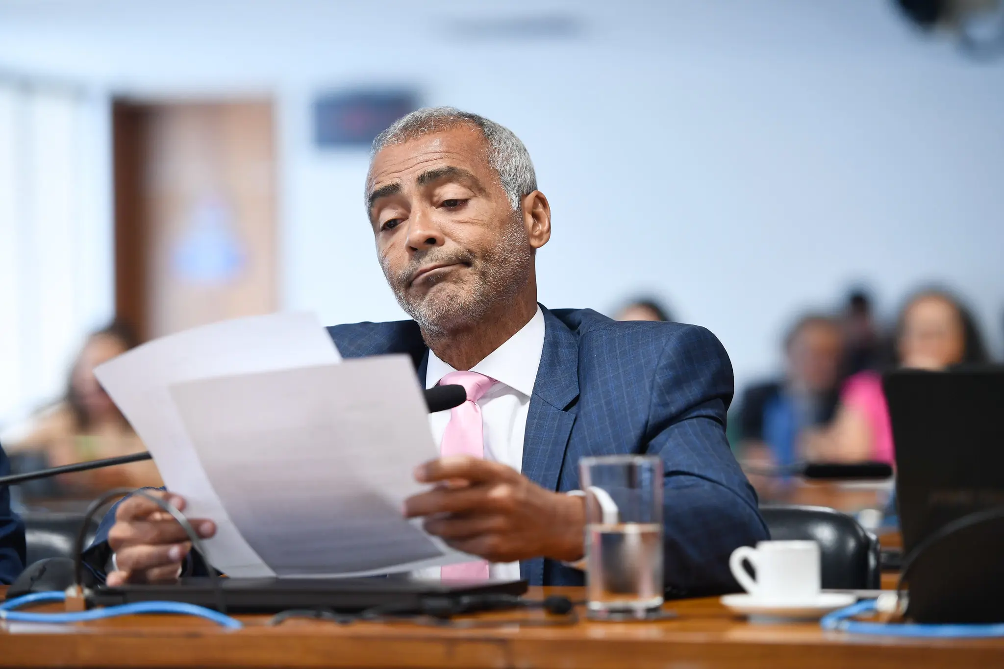 Romário reage à pressão por impeachment de Moraes