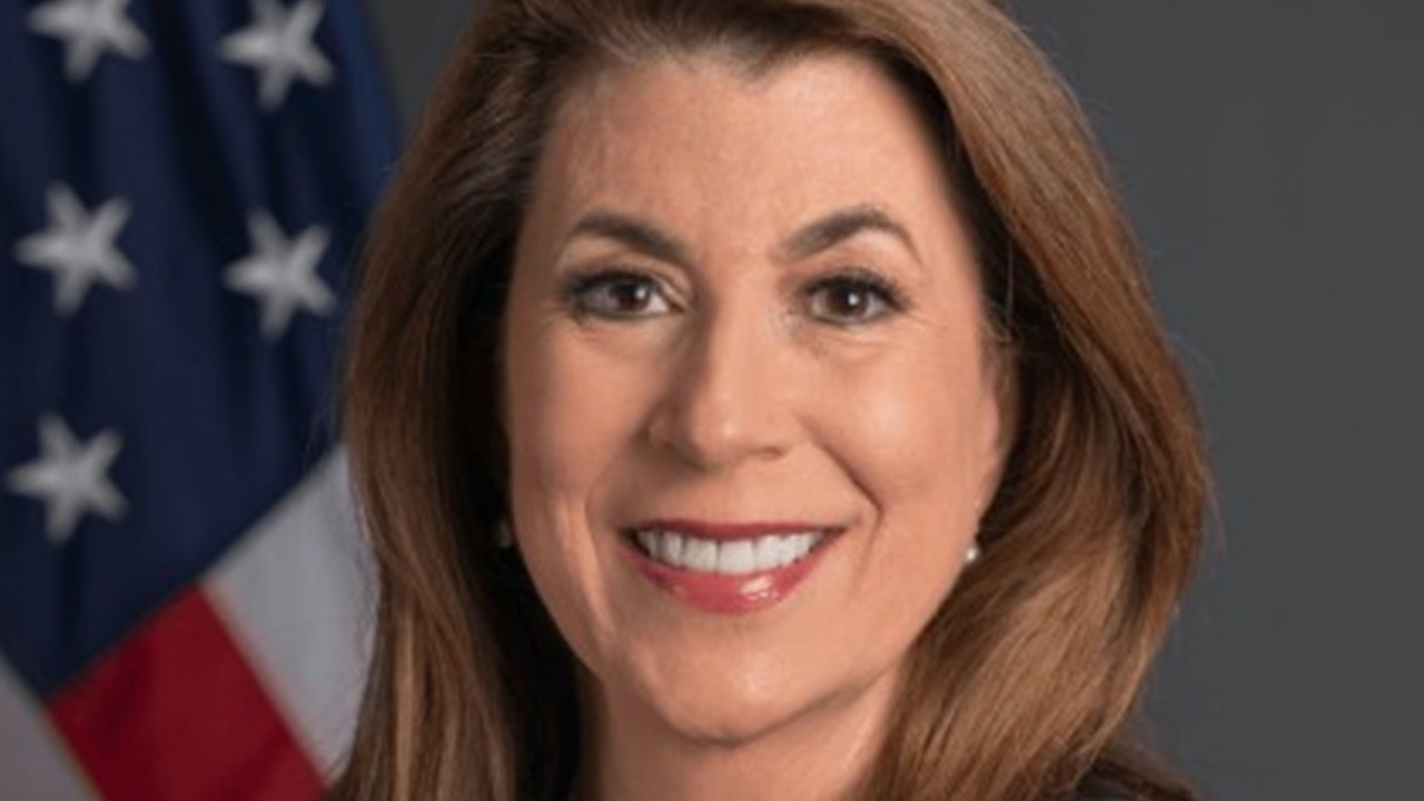 Tammy Bruce foi elogiada pelo presidente dos EUA por sua atuação, desde janeiro, como porta-voz do Departamento de Estado dos EUA