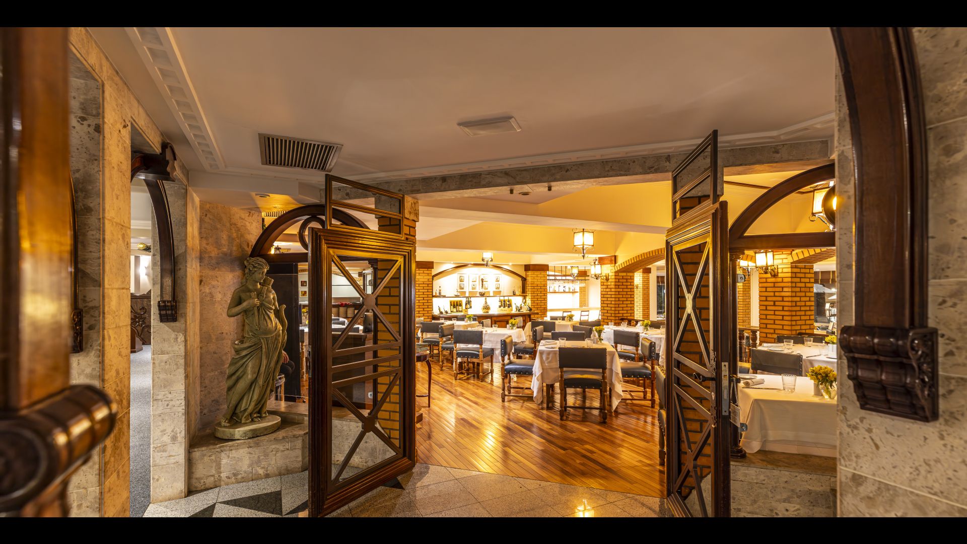 Bem-vindo à Bourbon Gastronomia: onde tradição e inovação se encontram para transformar cada refeição em uma experiência inesquecível