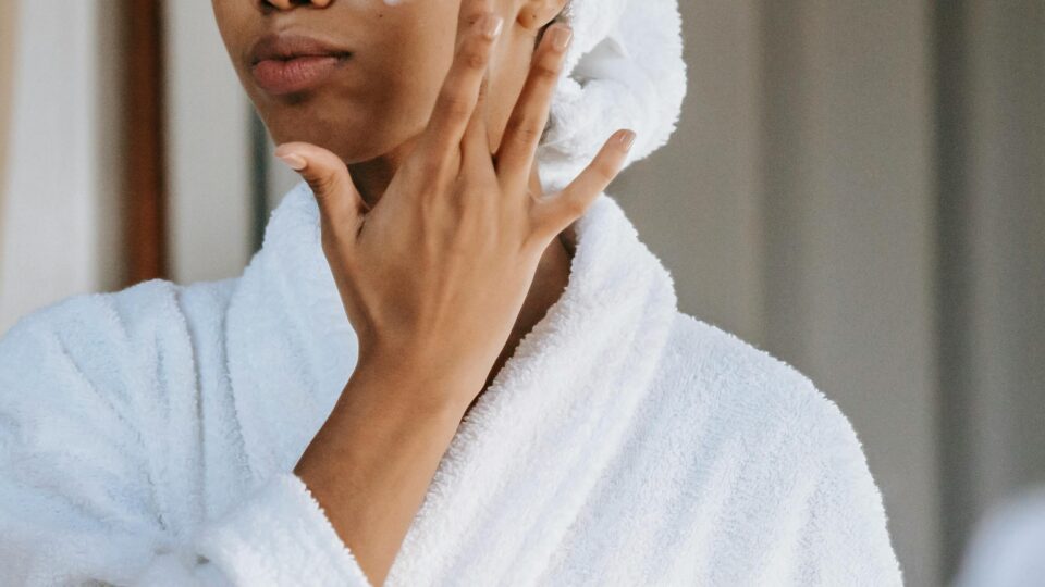 Pele ressecada e sensível no inverno? A solução está no skincare